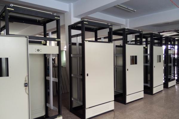 藤县控制柜-3683厂家控制柜检修需要注意的